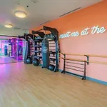 Adorable Studio - High Rise Dt, Pool, Gym, Parking