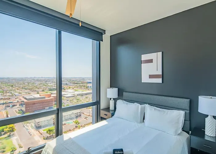 Adorable Studio - High Rise Dt, Pool, Gym, Parking