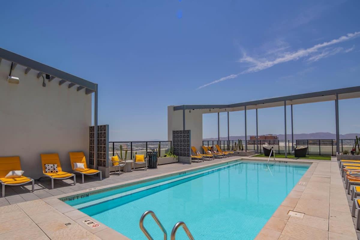 Apartment Adorable - High Rise Dt, Pool, Gym, Parking Phoenix