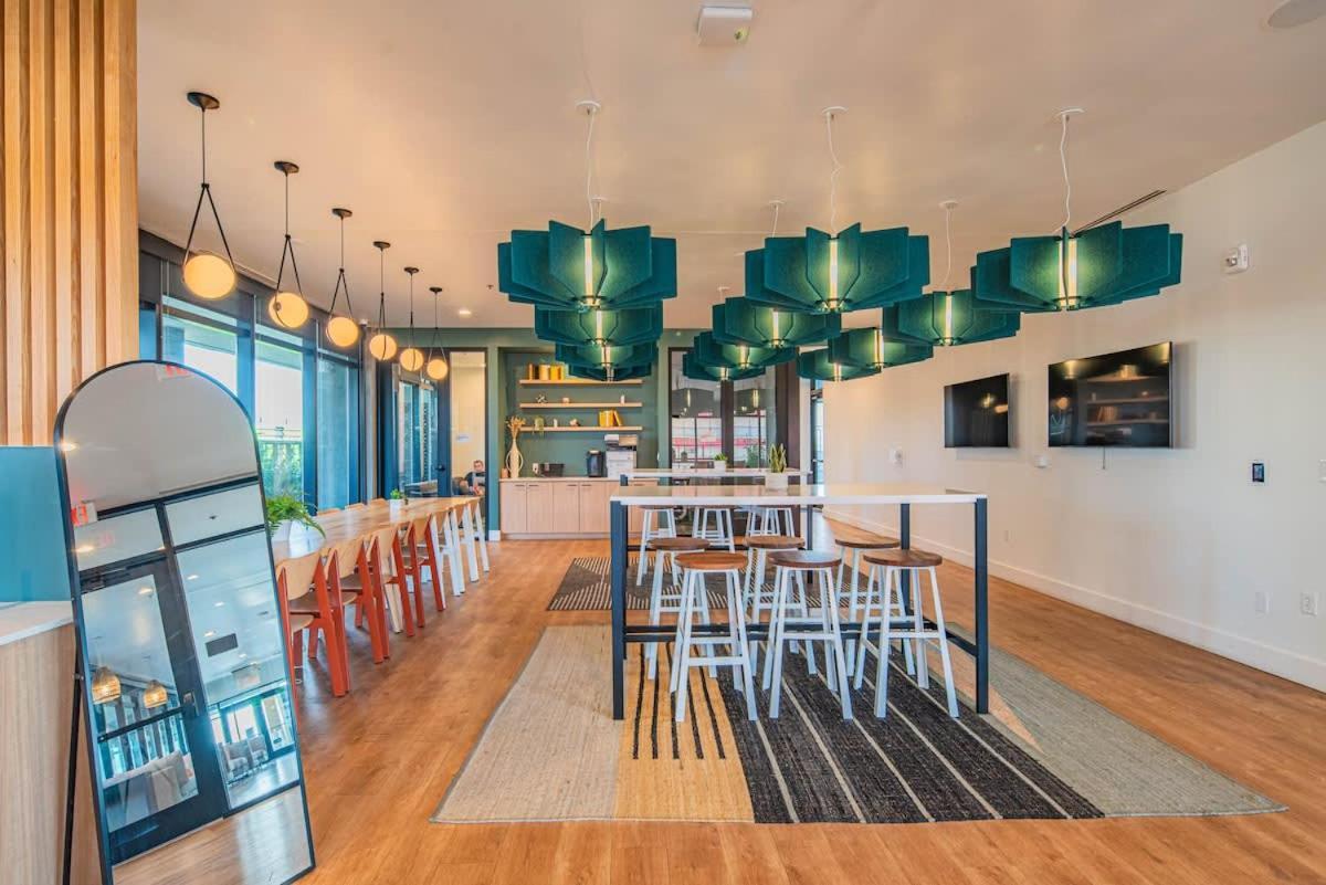 Adorable - High Rise Dt, Pool, Gym, Parking * Phoenix