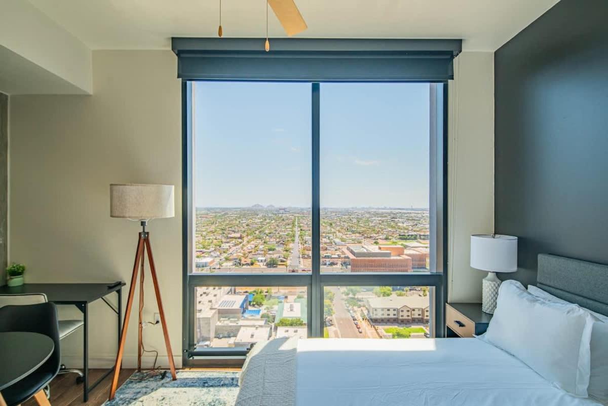 Adorable - High Rise Dt, Pool, Gym, Parking Apartment Phoenix
