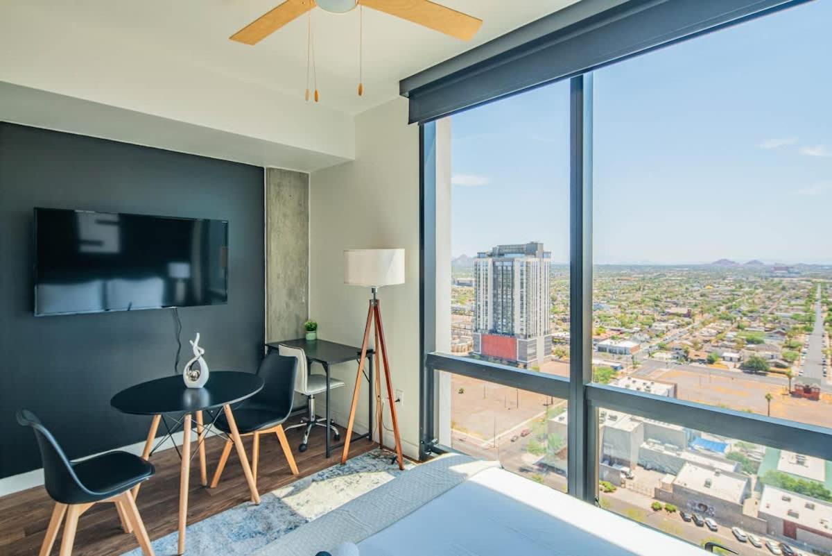 Apartment Adorable - High Rise Dt, Pool, Gym, Parking *
