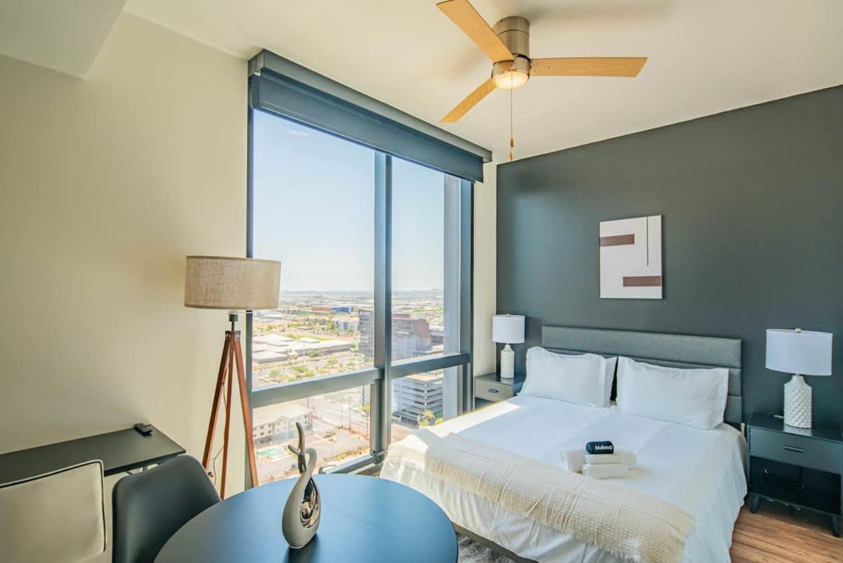 Adorable - High Rise Dt, Pool, Gym, Parking